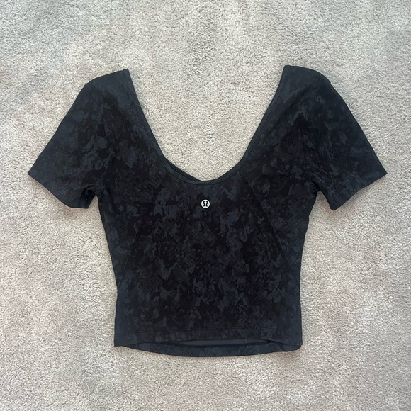 Woman’s Lululemon align T-shirt - Picture 2 of 3